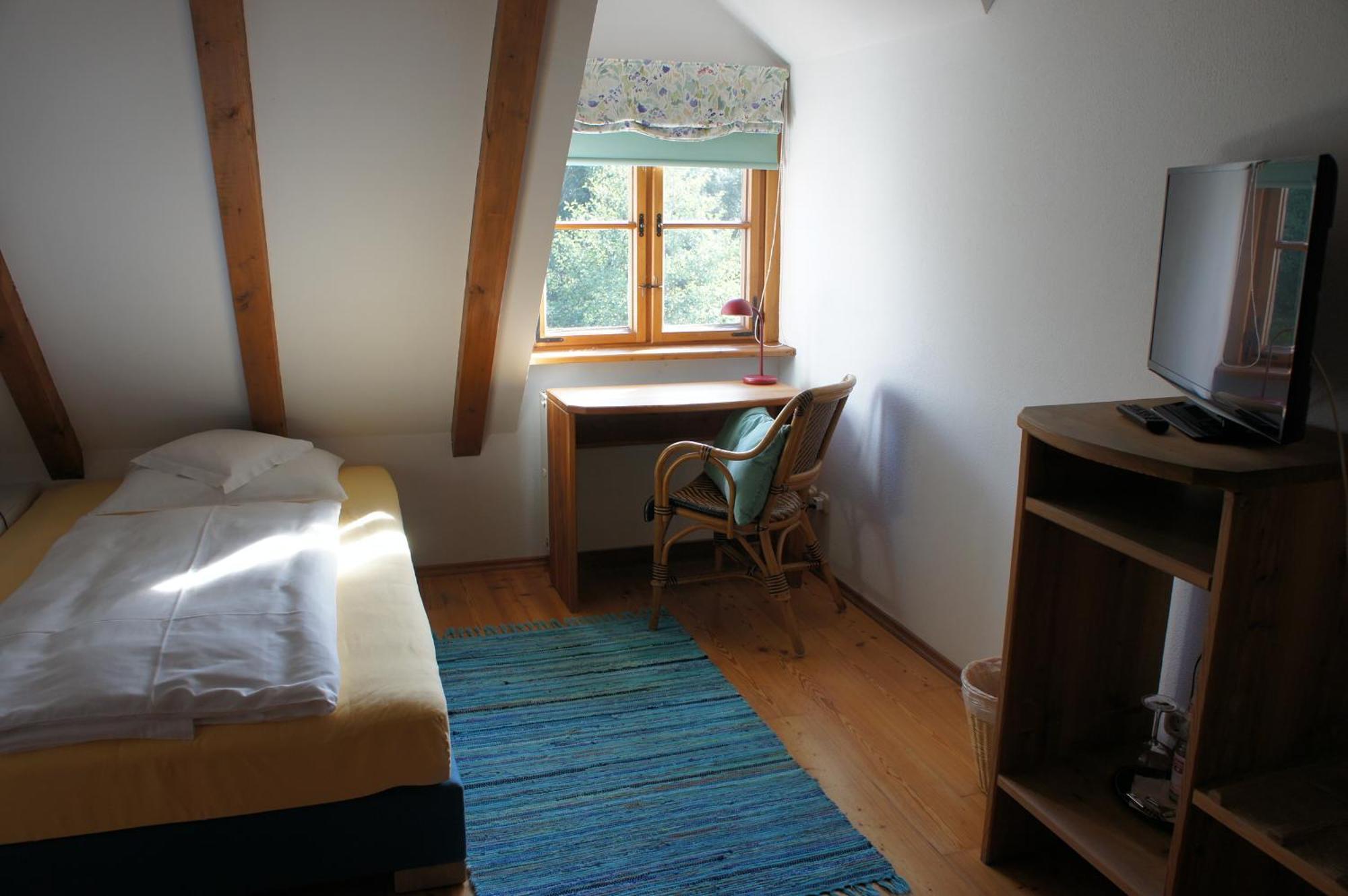 Hotel Schwarzer Adler Эрланген Номер фото