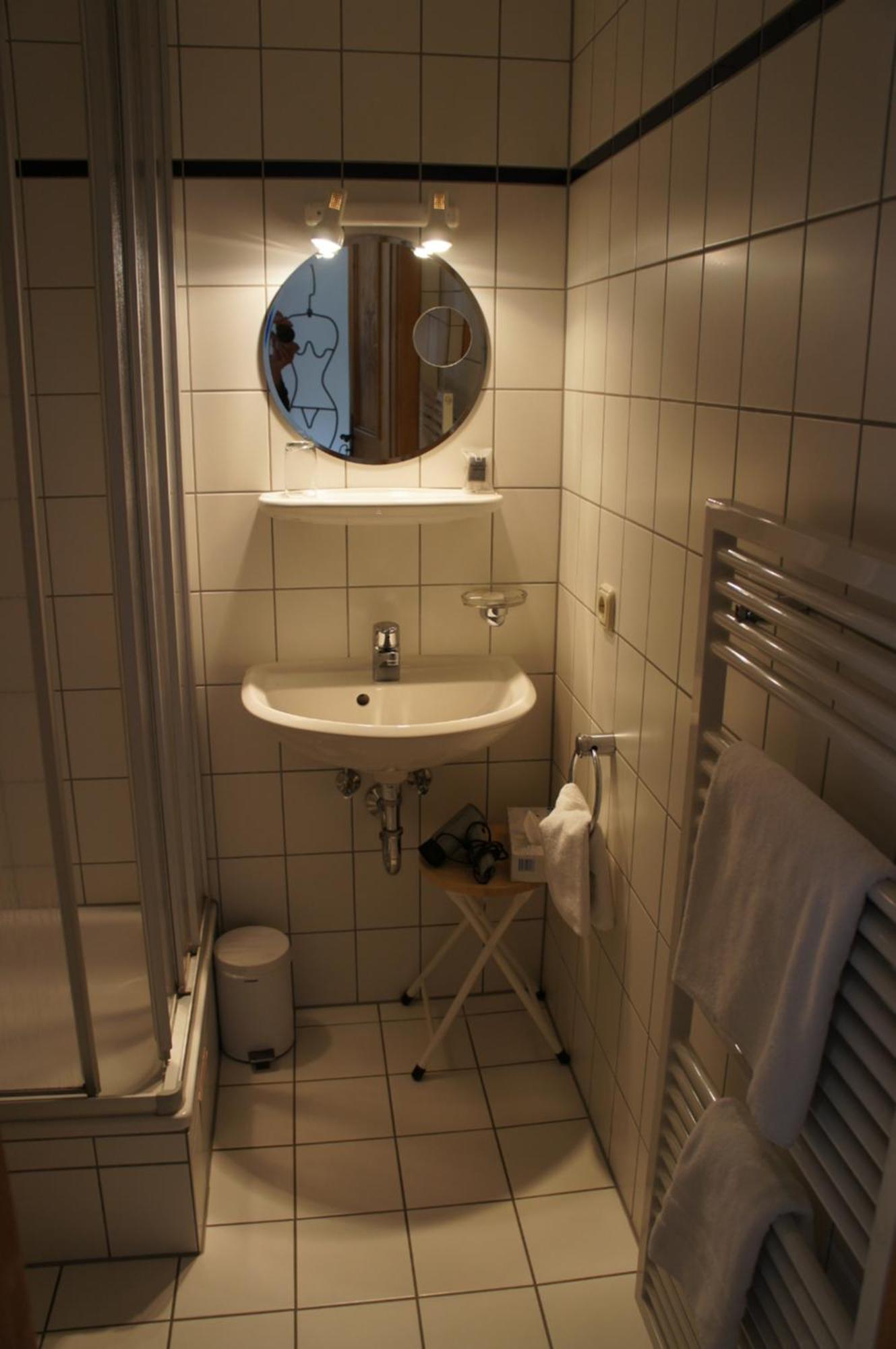 Hotel Schwarzer Adler Эрланген Номер фото