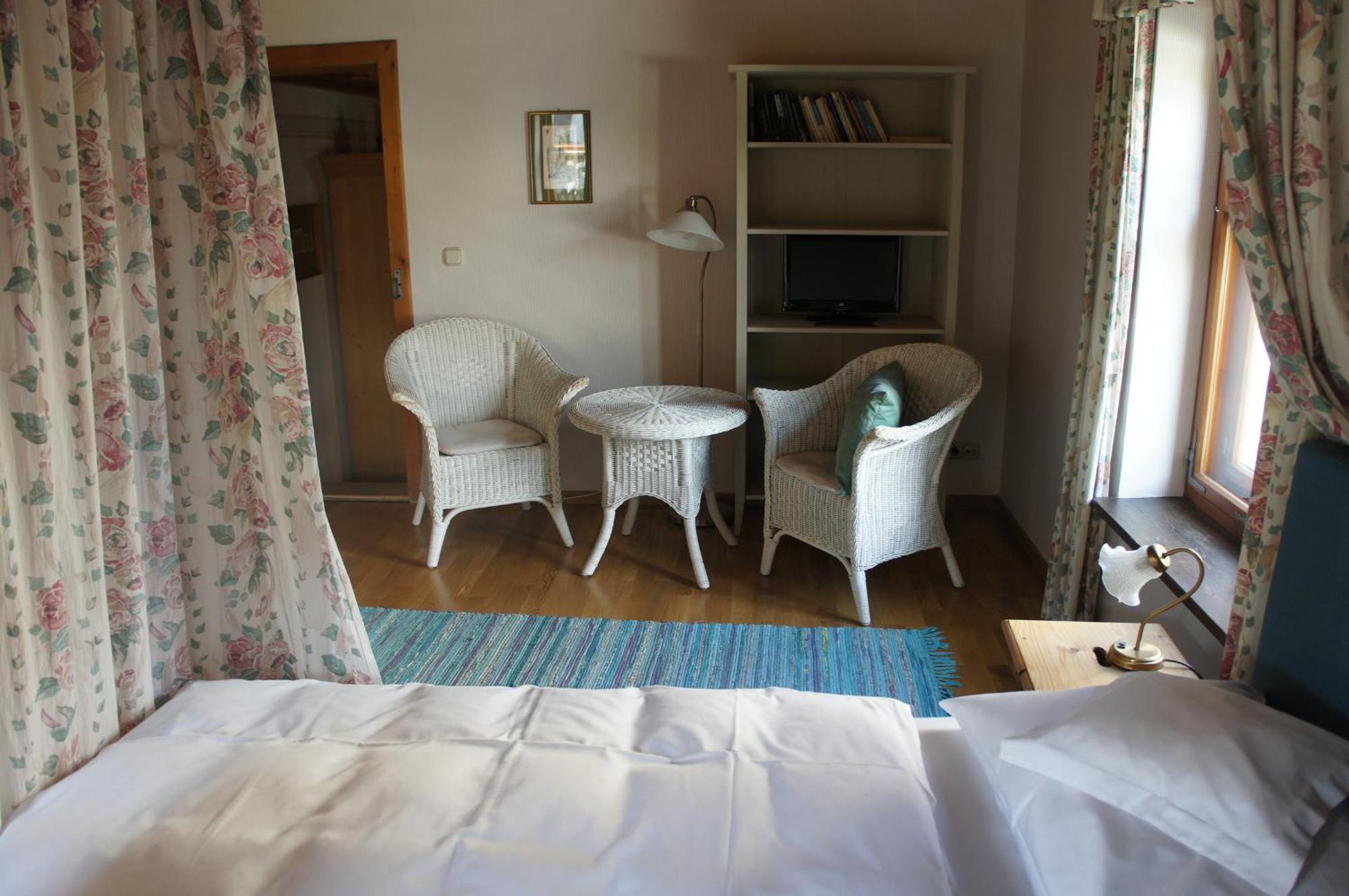 Hotel Schwarzer Adler Эрланген Номер фото